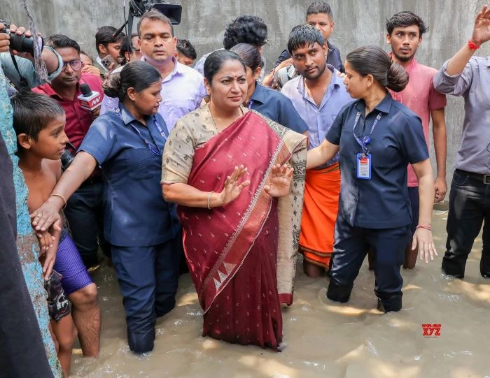 কাগজ দেওয়ার নাম করে বাসভবনে ঢুকে দিল্লির মুখ্যমন্ত্রীকে কষে চড় মারেন যুবক